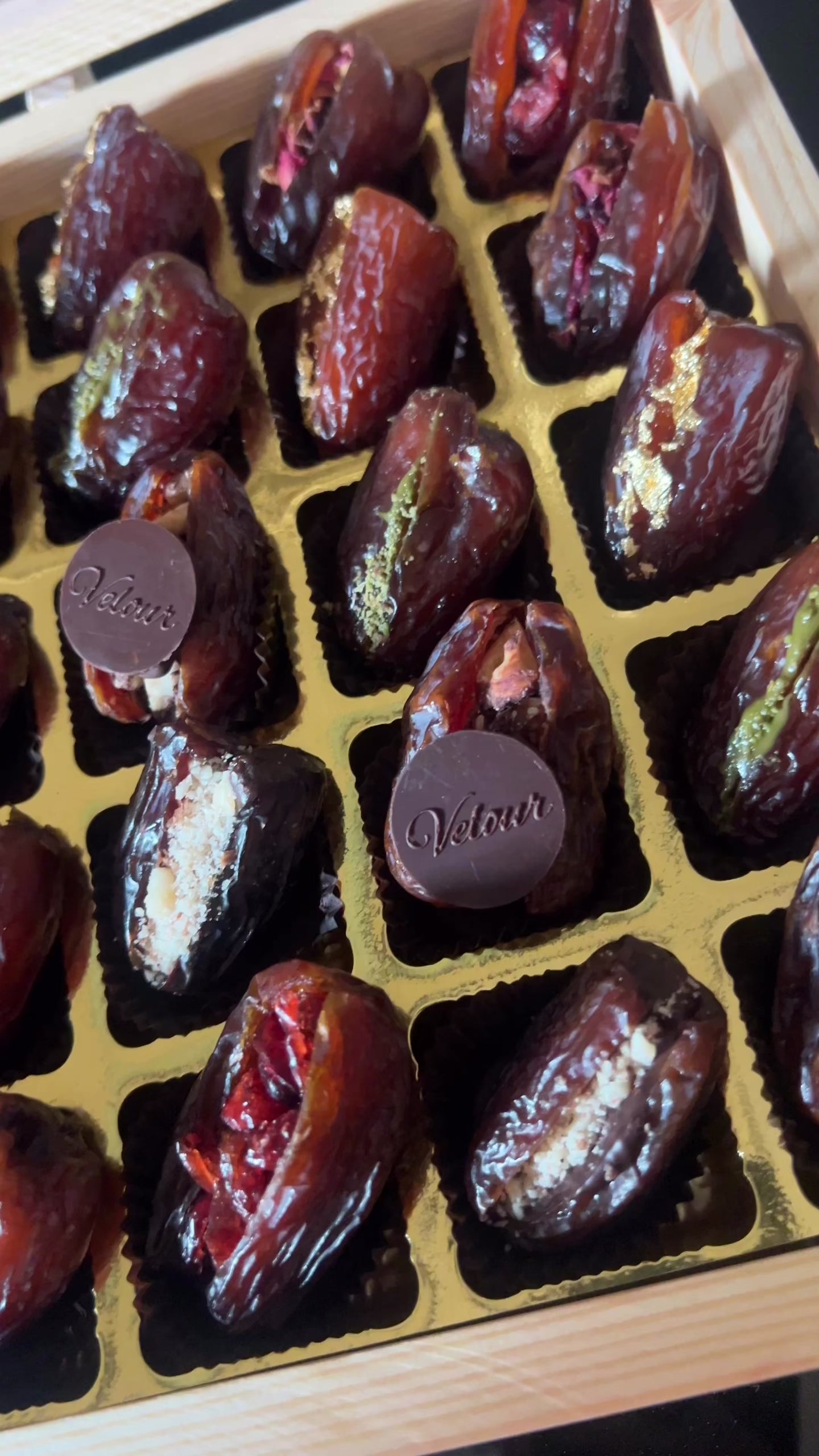 Ultra Premium Pinewood Medjool Dates Gift Box